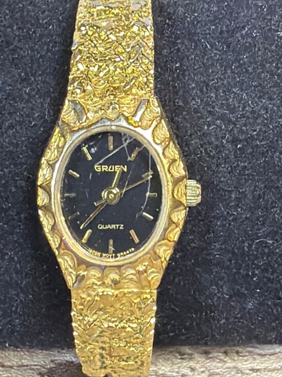 Gruen Jewelry - Vintage Gruen Ladies Gold Nugget Quartz Watch Non Working For Repair or Parts